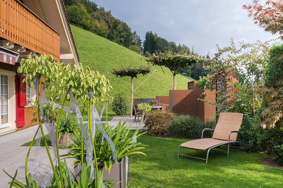 Garten mit Liegestuhl, St Gallen