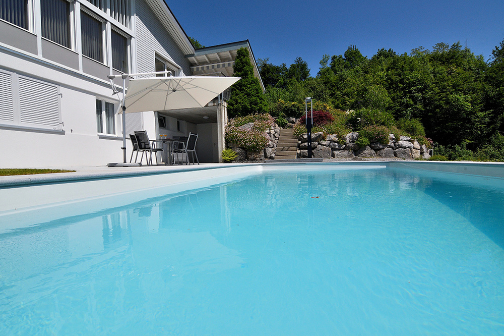 Pool mit blauem Wasser St Gallen