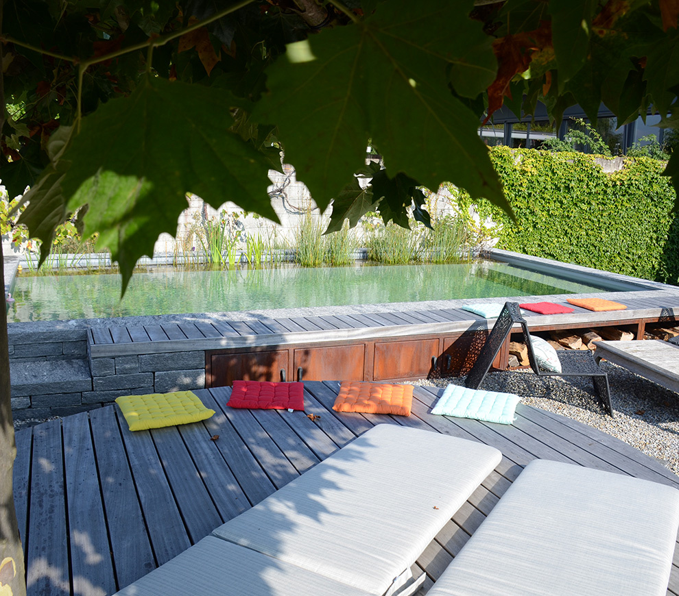 Nachher - Pool mit bunten Sitzpölstern, St Gallen