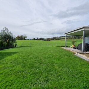 Moderner Bungalow mit weitem Gartenblick