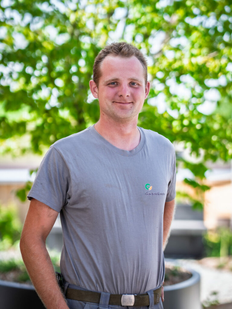 Portrait Reto Bächler vom Gärten und mehr Team